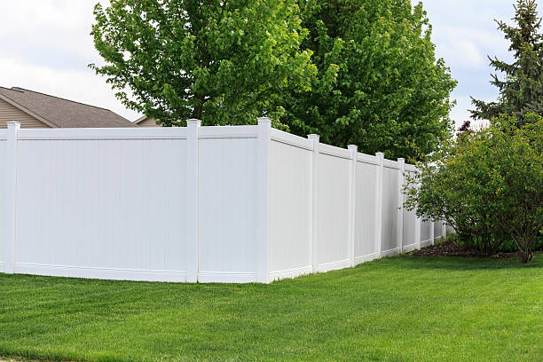 full blown white vinyl fencing from the best contractors in Greenwich, CT
